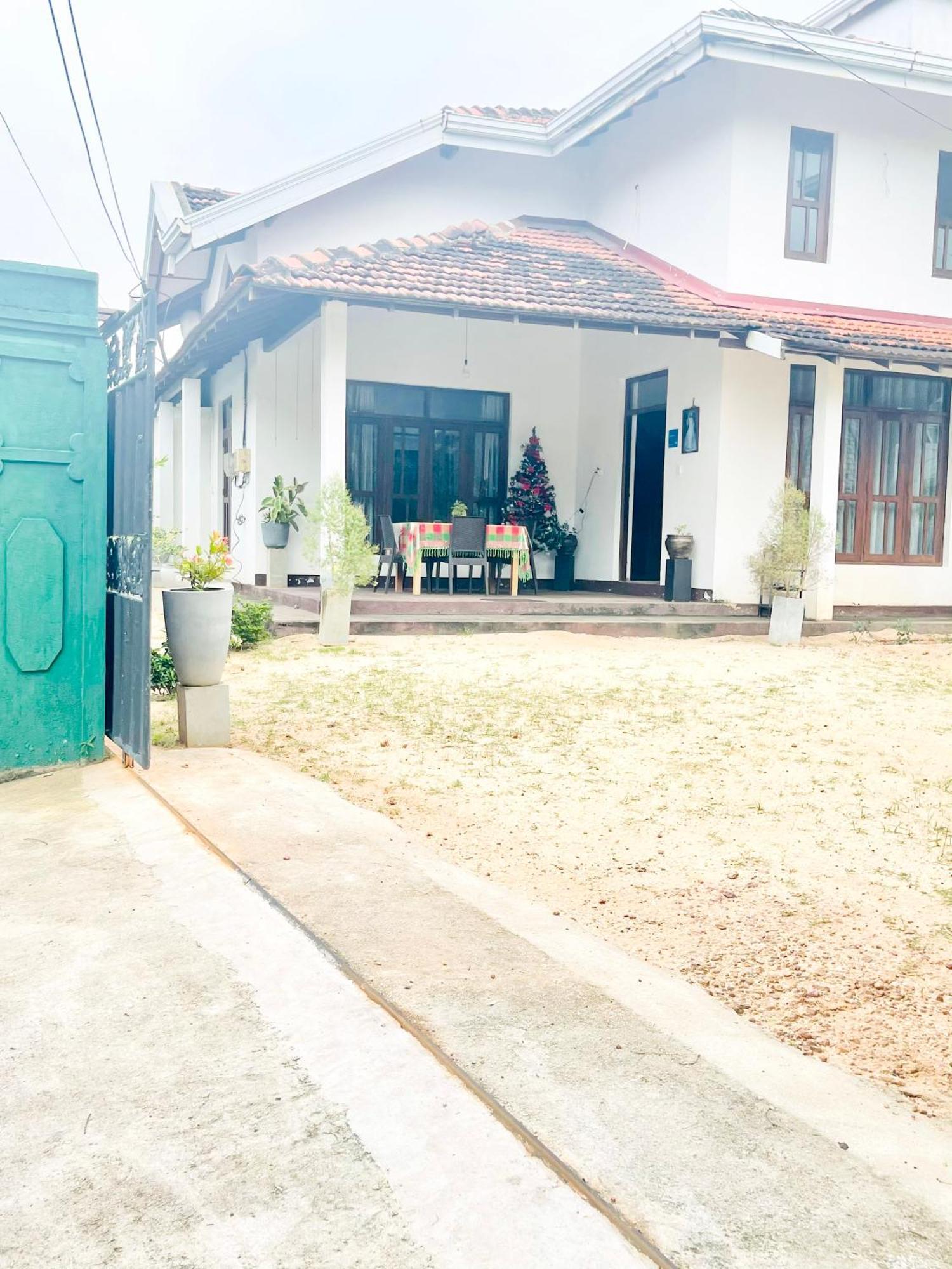 Sebastian Family Villa Негомбо Екстериор снимка